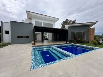 Confort y Naturaleza en Uno: Casa Campestre en Renta Cerritos