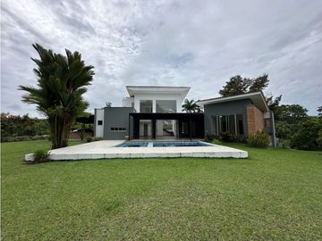 Confort y Naturaleza en Uno: Casa Campestre en Renta Cerritos