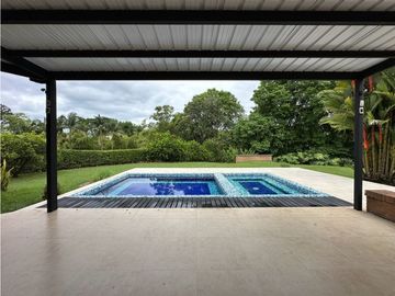 Confort y Naturaleza en Uno: Casa Campestre en Renta Cerritos