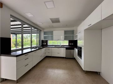 Confort y Naturaleza en Uno: Casa Campestre en Renta Cerritos