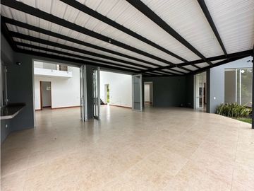Confort y Naturaleza en Uno: Casa Campestre en Renta Cerritos