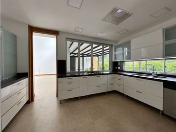 Confort y Naturaleza en Uno: Casa Campestre en Renta Cerritos
