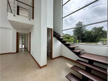Confort y Naturaleza en Uno: Casa Campestre en Renta Cerritos