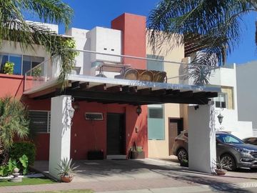 Hermosa Casa en Residencial Porta Nova, El Pueblito