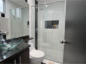 HERMOSA CASA EN VENTA - SECTOR  AV CENTENARIO