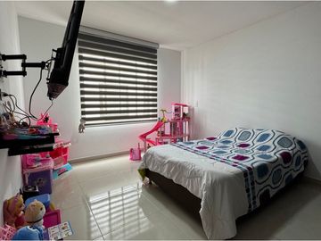 HERMOSA CASA EN VENTA - SECTOR  AV CENTENARIO