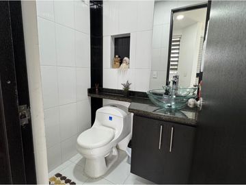 HERMOSA CASA EN VENTA - SECTOR  AV CENTENARIO
