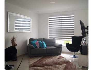 HERMOSA CASA EN VENTA - SECTOR  AV CENTENARIO