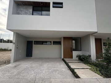 Linda casa en VENTA en Paseos Universidad