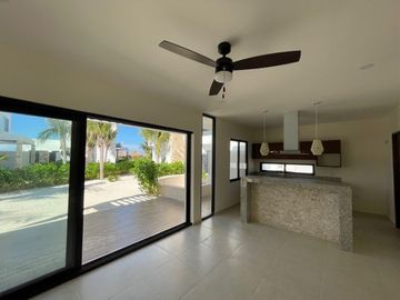 CASA EN VENTA EN MÉRIDA YUCATÁN FRENTE AL MAR EN TELCHAC PUERTO