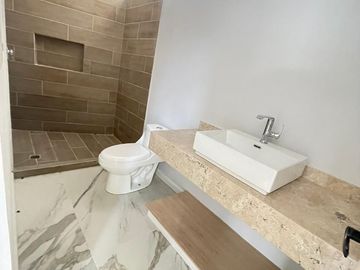 VENTA DE CASA EN PRESERVE JURIQUILLA  CON 4 RECAMARAS Y ROOF GARDEN