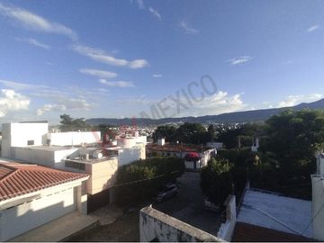 Residencia en venta con acabados de madera en el Mirador