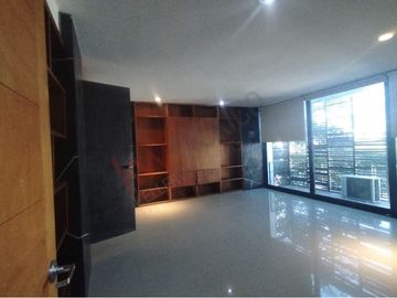 Residencia en venta con acabados de madera en el Mirador