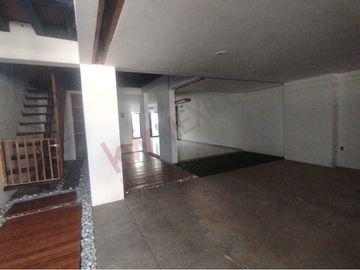 Residencia en venta con acabados de madera en el Mirador