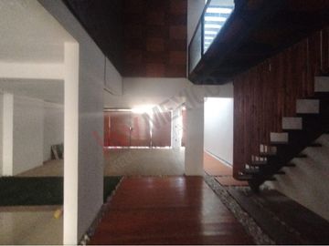Residencia en venta con acabados de madera en el Mirador