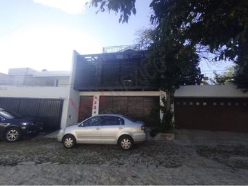 Residencia en venta con acabados de madera en el Mirador