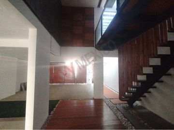 Residencia en venta con acabados de madera en el Mirador