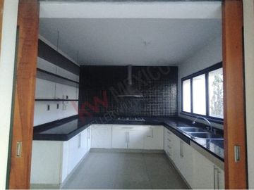 Residencia en venta con acabados de madera en el Mirador