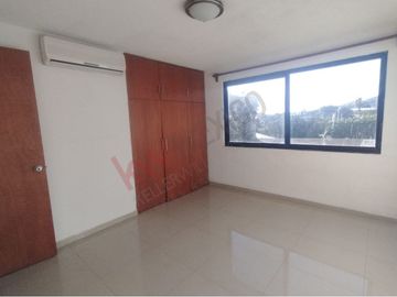 Residencia en venta con acabados de madera en el Mirador