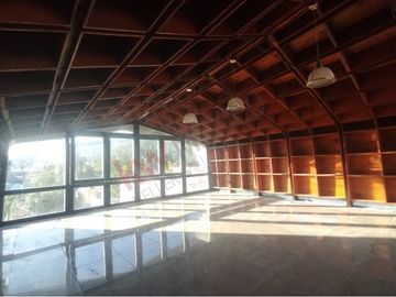 Residencia en venta con acabados de madera en el Mirador