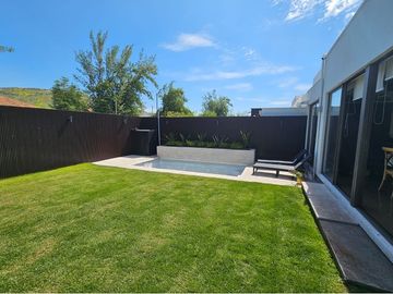 Hermosa! Como nueva! Impecable casa en condominio
