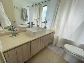 Hermosa! Como nueva! Impecable casa en condominio