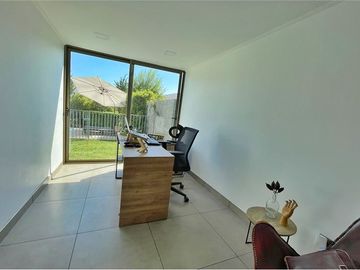 Hermosa! Como nueva! Impecable casa en condominio
