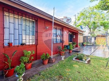Casa en Barrio tranquilo,/ Muy buena conectividad