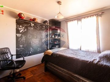 Casa en Barrio tranquilo,/ Muy buena conectividad