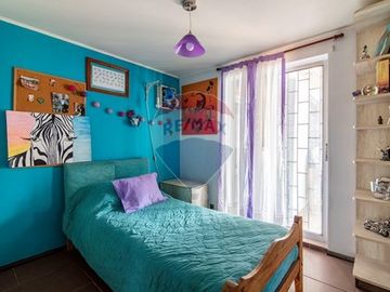 Casa en Barrio tranquilo,/ Muy buena conectividad