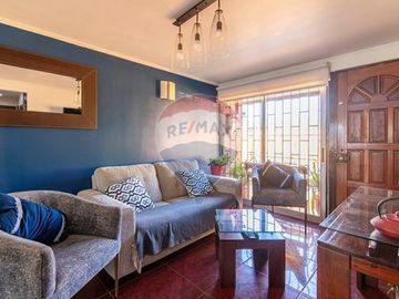 Casa en Barrio tranquilo,/ Muy buena conectividad