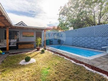 Casa en Barrio tranquilo,/ Muy buena conectividad