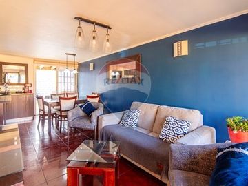 Casa en Barrio tranquilo,/ Muy buena conectividad