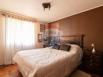Casa en Barrio tranquilo,/ Muy buena conectividad