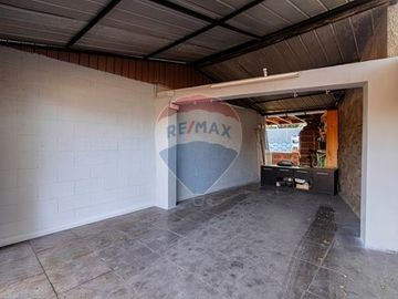 Casa en Barrio tranquilo,/ Muy buena conectividad