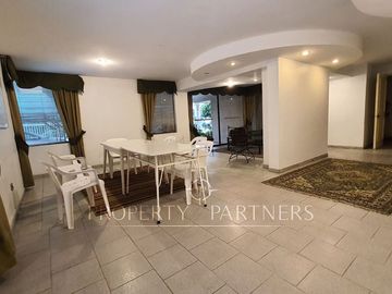 Amplio y central departamento
