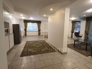 Amplio y central departamento