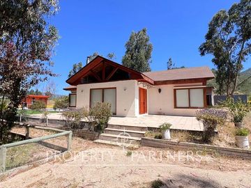 Hermosa Casa de Campo en Parcela de 1 Ha. en La Foresta de Zapallar