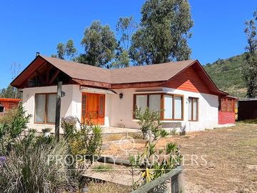 Hermosa Casa de Campo en Parcela de 1 Ha. en La Foresta de Zapallar