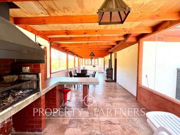 Hermosa Casa de Campo en Parcela de 1 Ha. en La Foresta de Zapallar
