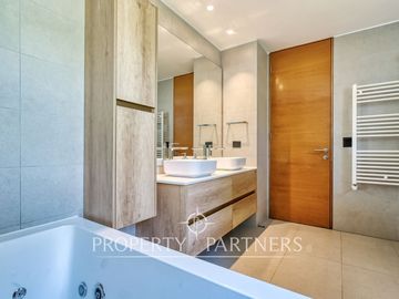 Se vende hermoso departamento inserto en sector privilegiado de La Reina!!!