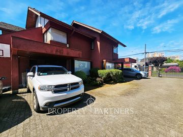 Vende Hermosa Casa en Condominio a pasos Avenida Alemania
