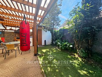 Vende Hermosa Casa en Condominio a pasos Avenida Alemania