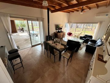 Venta Casa 3 dormitorios a 100m del rio - Complejo La Aldea Club de Campo