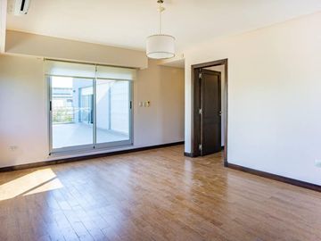 Venta Casa Cuatro Dormitorios Suite Piscina Jardin En Cadaques, Funes
