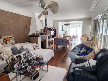 Casa en Venta - España 656 San Isidro 4 dormitorios