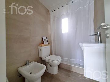 VENTA DEPARTAMENTO EN CONSTRUCCIÓN DE DOS DORMITORIOS CON PATIO EN LOURDES