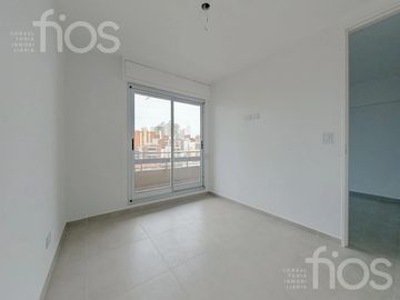 VENTA DEPARTAMENTO EN CONSTRUCCIÓN DE DOS DORMITORIOS CON PATIO EN LOURDES