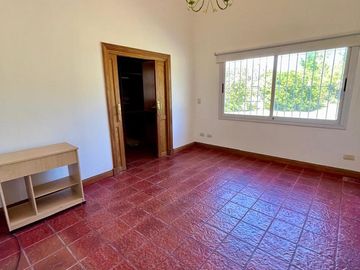 Oportunidad única, casa con 4 dormitorios en Los Cardales.