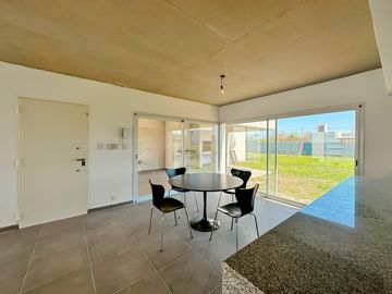 Casa de Diseño en venta, 1 Dormitorio Funes Town Coronel Pringles 1300